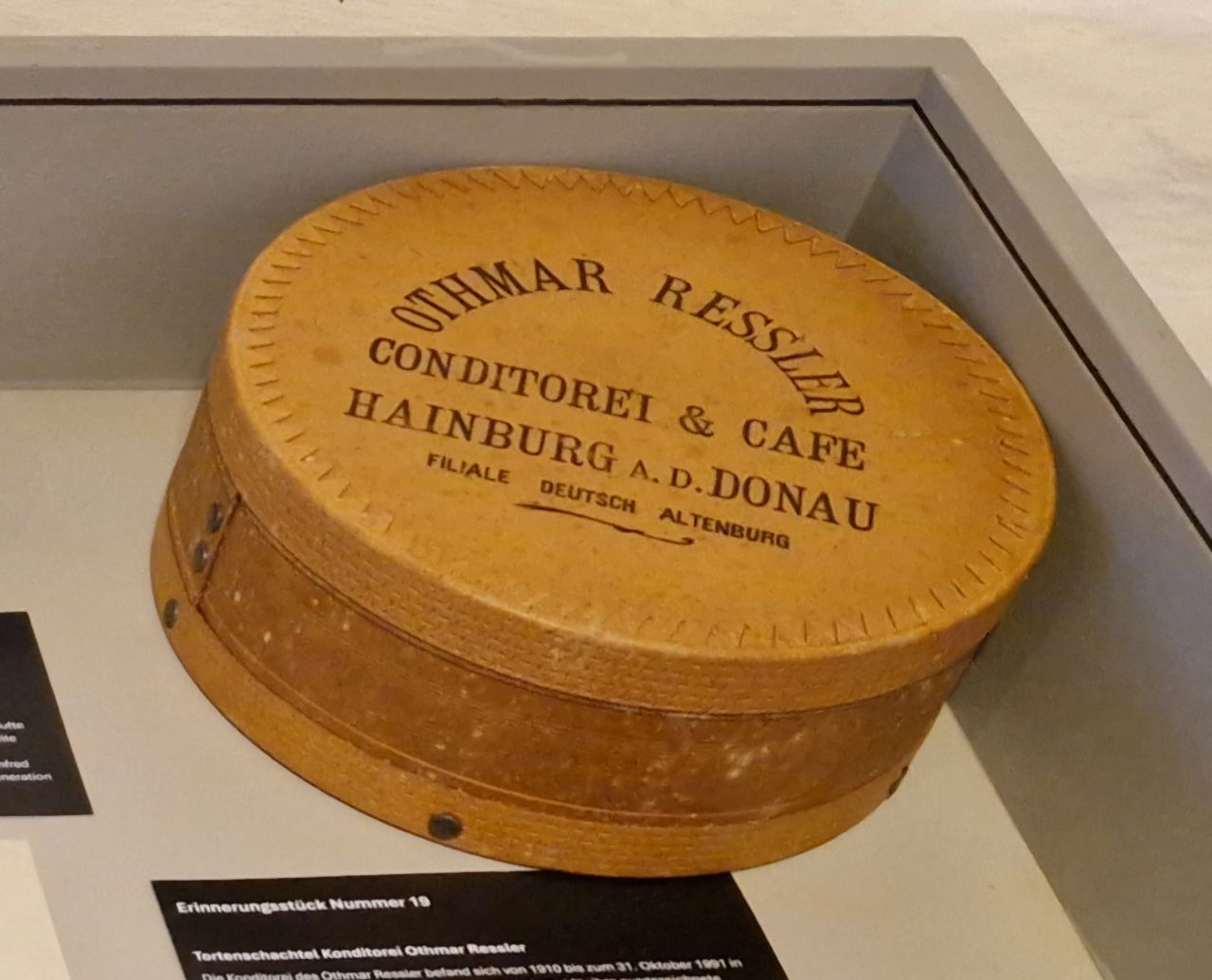 Tortenschachtel aus der Konditorei Othmar Ressler